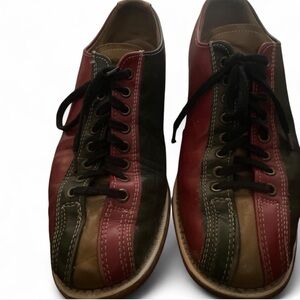 Vintage 1979 Brunswick Leather Bowling Shoes Red Green Stripe
Size 9